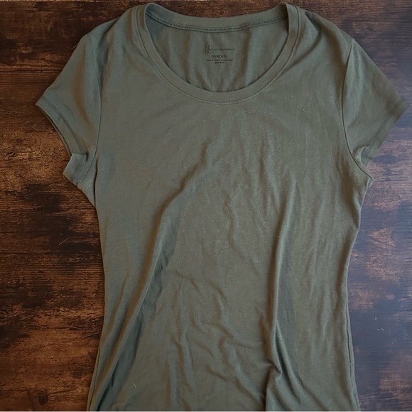 Assorted Basic T-Shirts - Picture 4 of 7